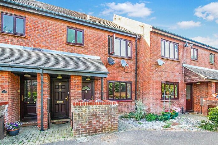 1 Bedroom Ground Maisonette To Rent In Brackens Drive, Brentwood, Essex, CM14