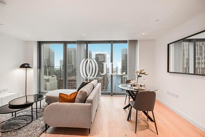 Flat To Rent In Marsh Wall London, E14