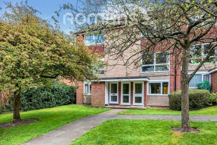 2 Bedroom Maisonette To Rent In Fernley Court, SL6