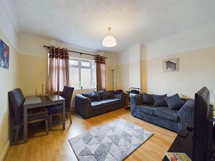 2 Bedroom Flat To Rent In Boundary Road, Chatham, Medway, ME4