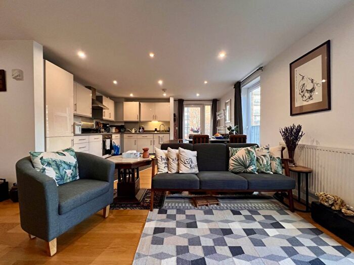 2 Bedroom Flat For Sale In Grantham Road, Manor Park, E12