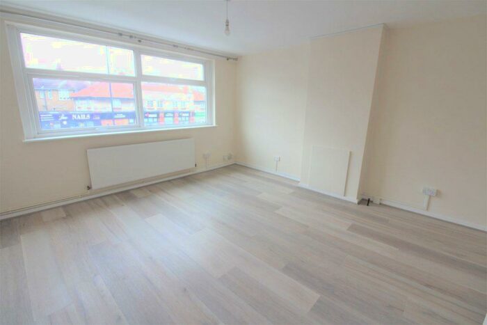 2 Bedroom Flat To Rent In Green Lanes, N21