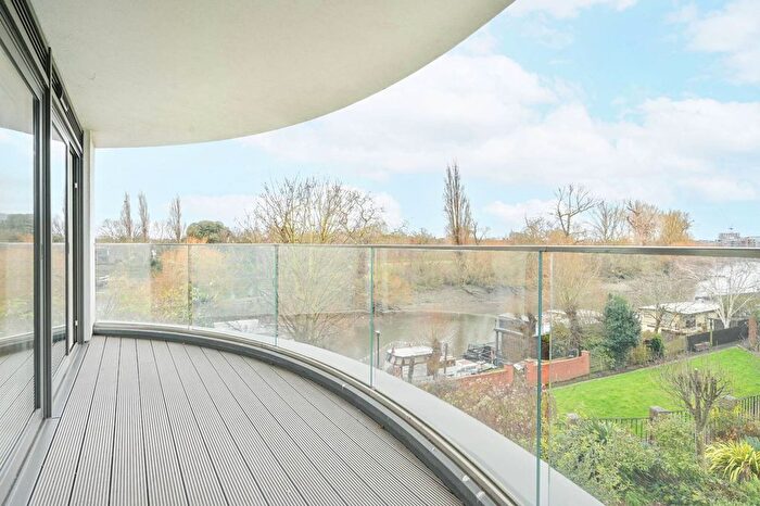 3 Bedroom Flat To Rent In The Kew Bridge Apartments, Kew Bridge, London, TW8