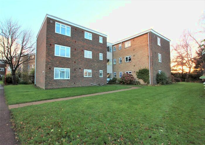 2 Bedroom Flat To Rent In Sunningdale Court, Jupps Lane, Goring By Sea, West Sussex BN12
