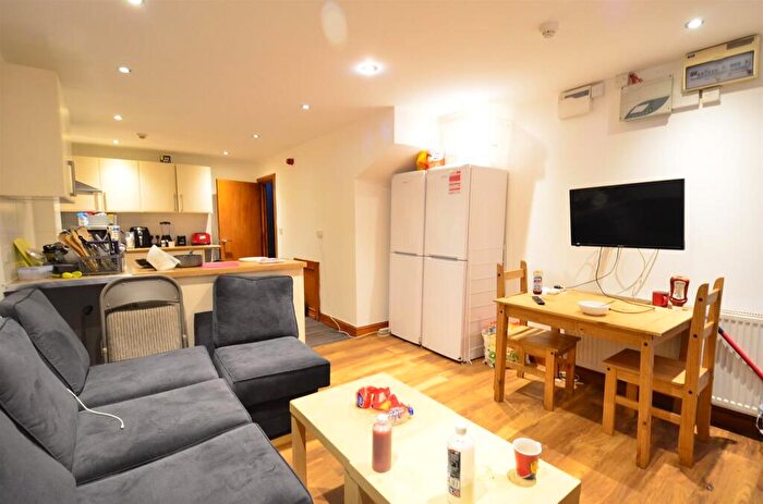 6 Bedroom Terraced House To Rent In Rose Cottages, Selly Oak, B29