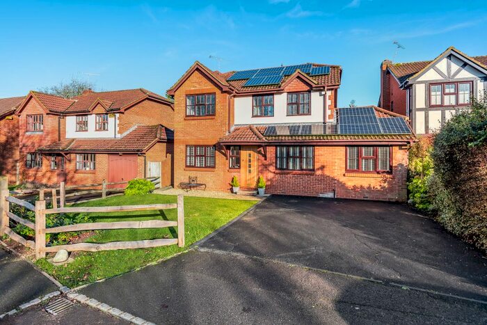 4 Bedroom Detached House To Rent In Wondesford Dale, Binfield, Bracknell, RG42