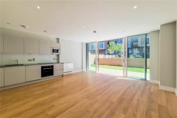 3 Bedroom Flat To Rent In Greyhound Parade, Wimbledon Grounds, London, SW17