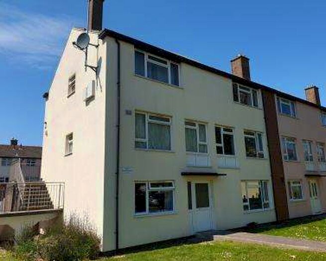 2 Bedroom Flat To Rent In Windermere Avenue, Weston-Super-Mare, BS23
