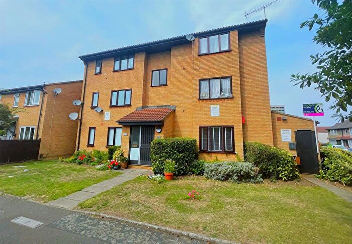 1 Bedroom Flat For Sale In Hogarth Crescent, Colliers Wood, SW19