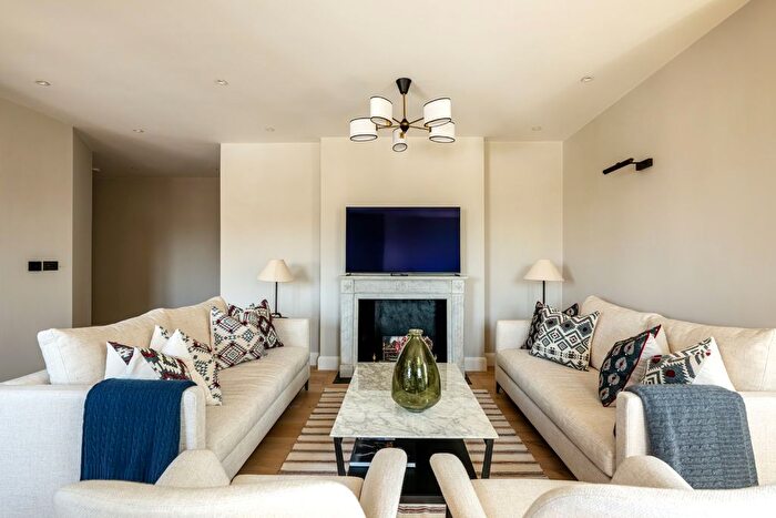 4 Bedroom Flat To Rent In Drayton Gardens, London, SW10