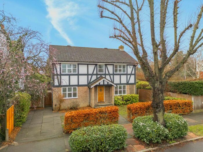 4 Bedroom Detached House To Rent In Surbiton Hill Park, Surbiton, KT5