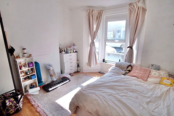 5 Bedroom Terraced House To Rent In Ropery Street, London, E3