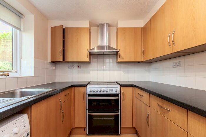 4 Bedroom Flat To Rent In Ablett Close, Oxford OX4