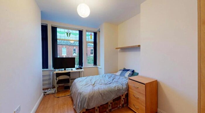 10 Bedroom House To Rent In Heaton Road, Manchester, M20