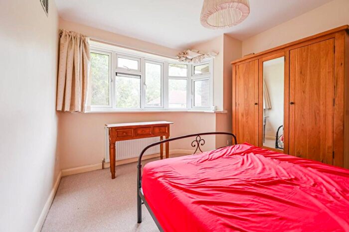 2 Bedroom Flat To Rent In Brantwood Close, Walthamstow, London, E17