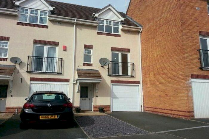 3 Bedroom Town House To Rent In Spruce Way, Stafford, ST16