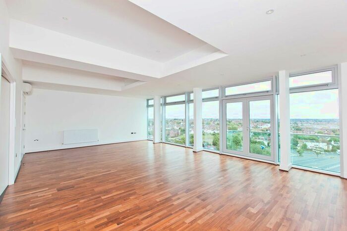 3 Bedroom Flat To Rent In Church Road, Southend-On-Sea, SS1