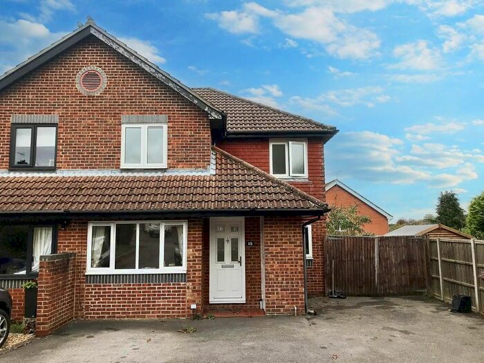 3 Bedroom Semi-Detached House To Rent In John Close, Aldershot, GU11