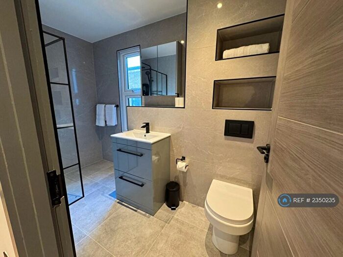 2 Bedroom Flat To Rent In Ballards Lane, London, N12