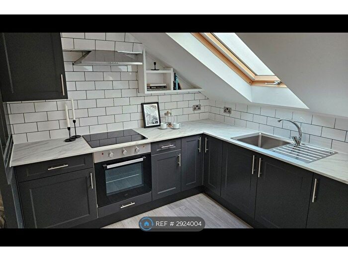 Studio To Rent In Badshot Lea Road, Badshot Lea, Farnham, GU9