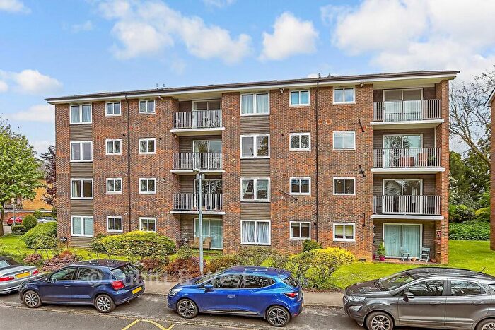1 Bedroom Flat For Sale In Somers Close, Reigate, Surrey, RH2