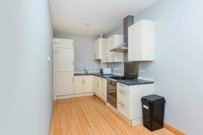 3 Bedroom Apartment To Rent In Hanley Road, Finsbury Park, N4