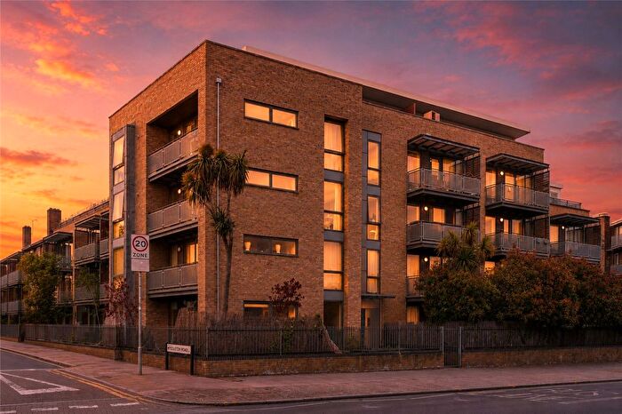 1 Bedroom Flat For Sale In High Road, Bowes Park, N22