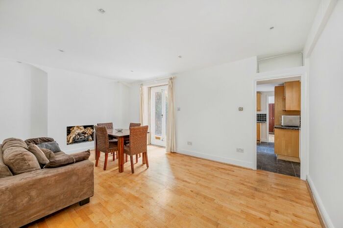 2 Bedroom Flat To Rent In Charleville Road, London, W14