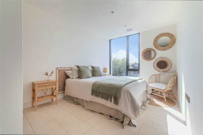 3 Bedroom Flat To Rent In Oval Road, London, NW1