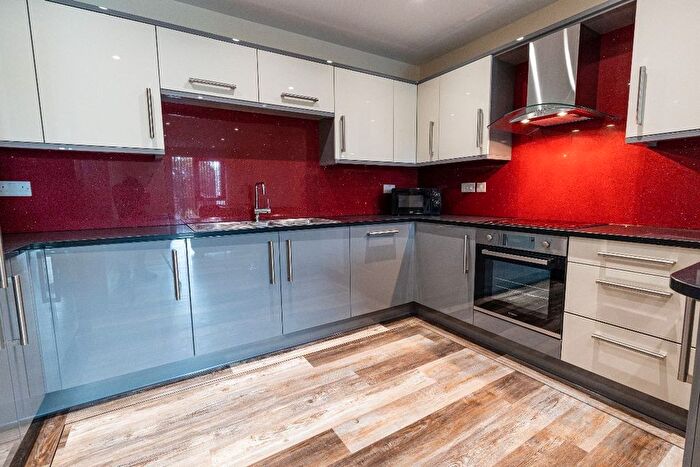 3 Bedroom Flat To Rent In Long Line, Sheffield, S17