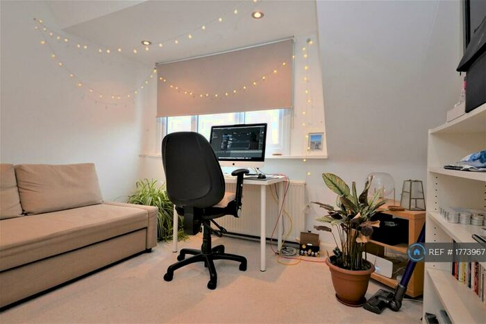 2 Bedroom Flat To Rent In Granville Place, London, N12