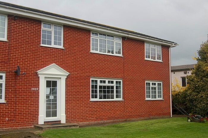 2 Bedroom Flat To Rent In Roseacre Close, Canterbury, CT2