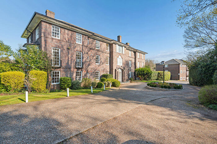 1 Bedroom Apartment For Sale In Park Lawn, Farnham Royal, SL2