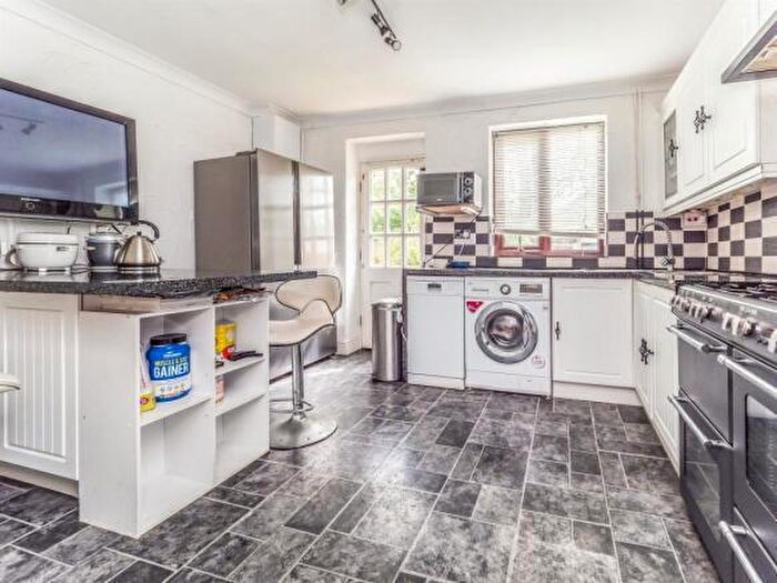 4 Bedroom Semi-Detached House To Rent In Peckover Road, Norwich, NR4