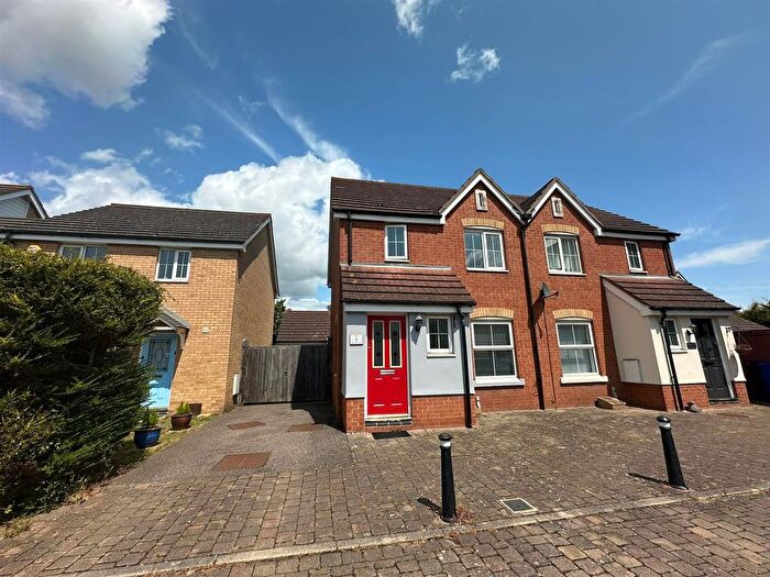 3 Bedroom Semi-Detached House To Rent In Hill House Drive, Chadwell St Mary, RM16