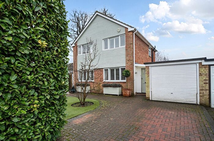 3 Bedroom Detached House For Sale In Mulberry Close, Ash Vale, Surrey, GU12