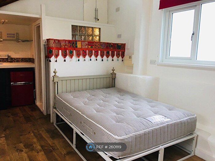 1 Bedroom Semi-Detached House To Rent In Boase Street, Newlyn, TR18