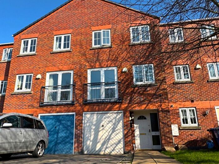 4 Bedroom Town House For Sale In Grants Yard, Burton-on-Trent, DE14