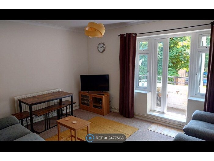 3 Bedroom Flat To Rent In Perry Vale, London, SE23