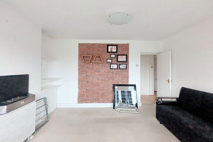 1 Bedroom Flat For Sale In Glen Albyn Road, London, SW19