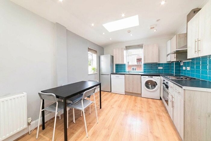 3 Bedroom Flat To Rent In Love Lane, Pinner, HA5