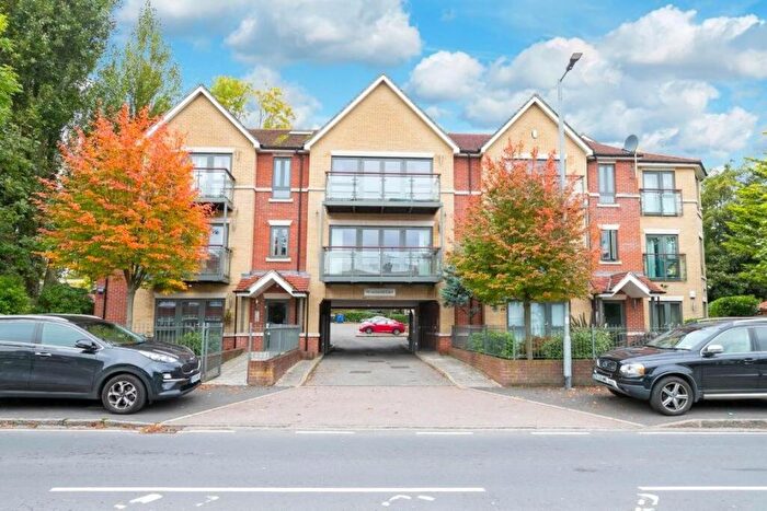 2 Bedroom Flat To Rent In Buckhurst Hill, IG9