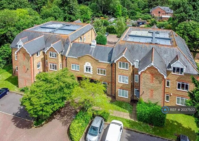 1 Bedroom Flat To Rent In Holywell Hill, St. Albans, AL1