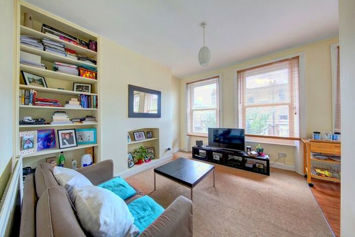 1 Bedroom Flat To Rent In Minford Gardens, Shepherds Bush, W14