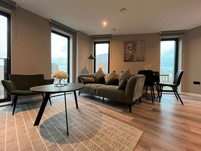 2 Bedroom Apartment To Rent In Springwell Gardens, Leeds, LS12