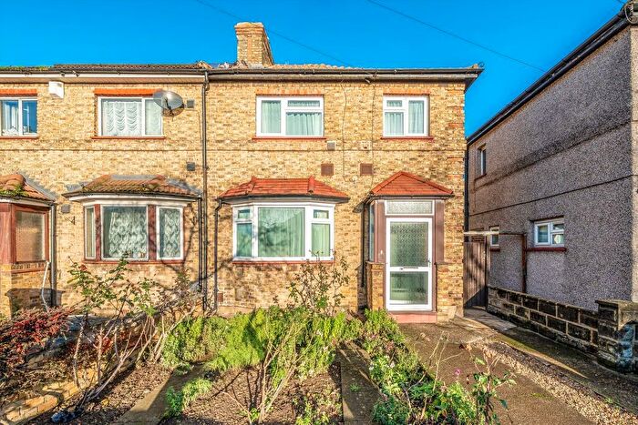 3 Bedroom Semi-Detached House For Sale In Spring Grove Road, Hounslow, TW3
