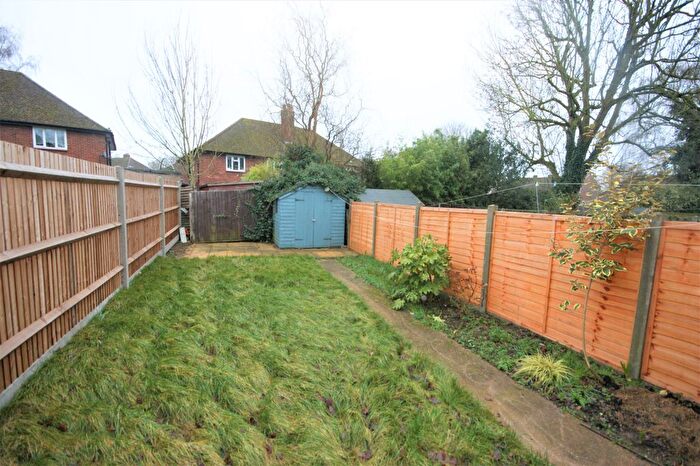 2 Bedroom Flat To Rent In Fore Street, Pinner, Middlesex, HA5