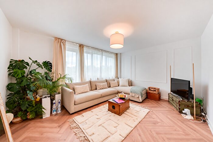 2 Bedroom Maisonette For Sale In Weymouth Terrace, London, E2