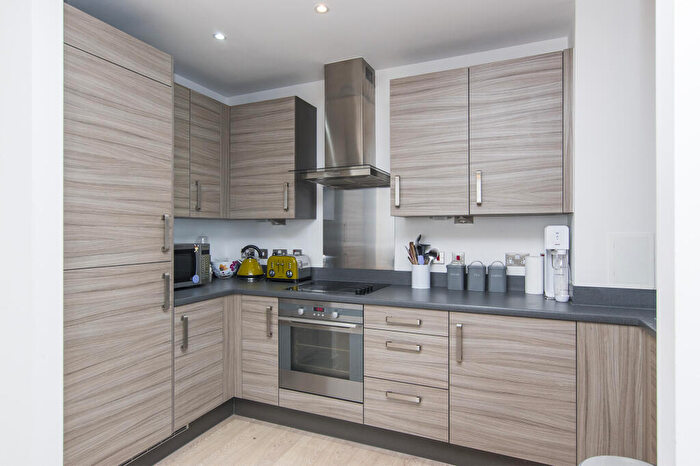 2 Bedroom Apartment To Rent In Rick Roberts Way, Stratford, London, E15