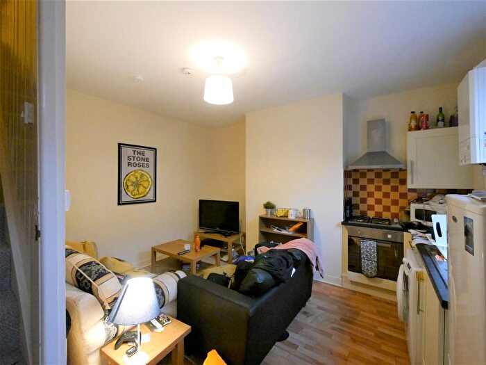 2 Bedroom Flat To Rent In Kelsall Road, Leeds, LS6